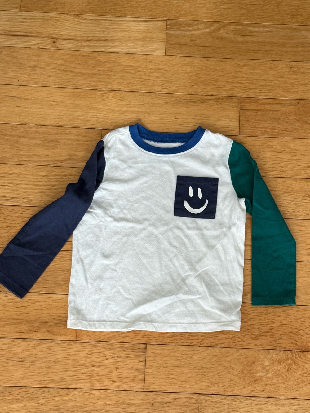 Garanimals Multi-Colored Tee with Navy Pocket & Blue and Green Sleeves Size 4T